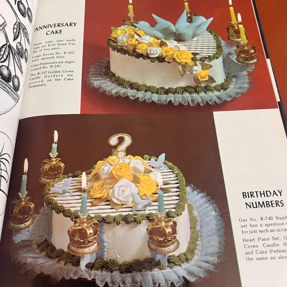 Wilton's Wonderland of‎ Cake Decorating 1968 5th Edition Hardcover Cookbook